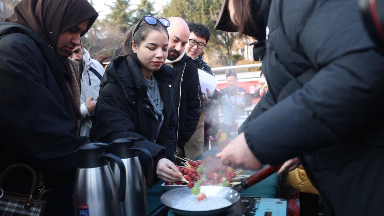 原創泰安市岱嶽區：外籍留學生在粥香中讀懂中國年味