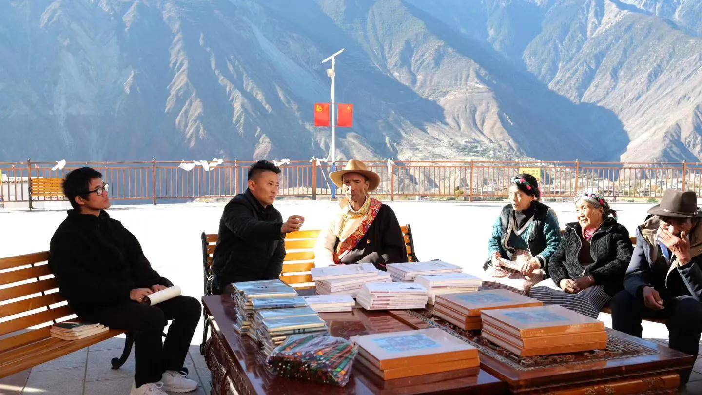 深耕文化沃土的圖書館長·西藏昌都市圖書館館長向巴它西同志