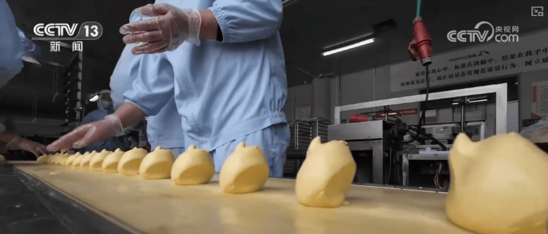 消費市場開啟“年味模式” 傳統美食改良煥新