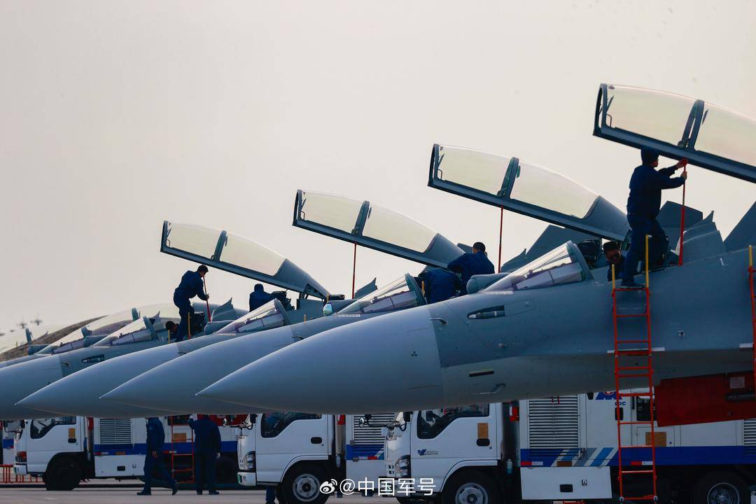 一鍵收藏！解鎖戰鷹冬日訓練最新桌布