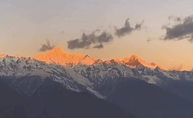 割肉？全天炸出30億資金：7500萬股地板價瘋狂出逃…