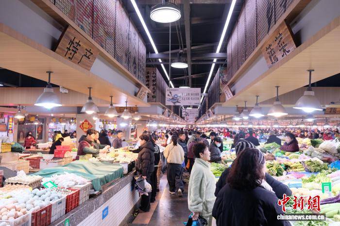 （新春見聞）浙江象山：菜場年味濃 漁家美食迎搶購熱潮