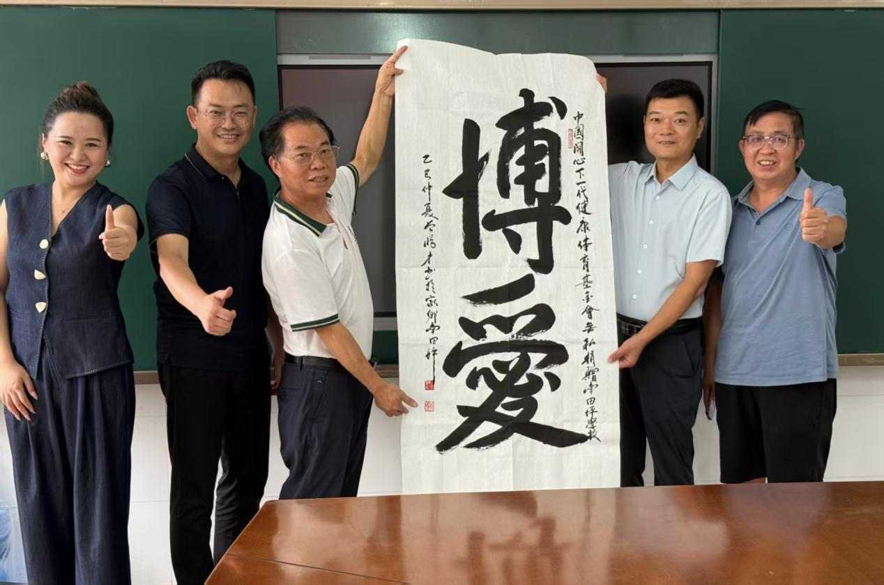 紮根人民 書法“五進”——曾昭才先生的藝術堅守與人民情懷