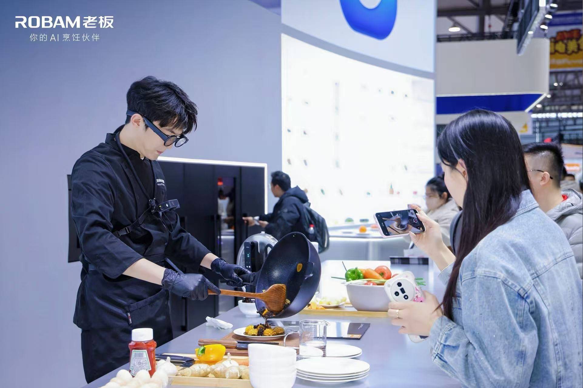 能用眼鏡做飯？老闆電器釋出全球首款AI烹飪眼鏡