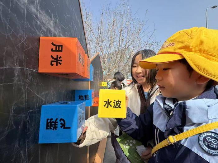 視點｜馬路詩歌節點亮石榴莊街頭