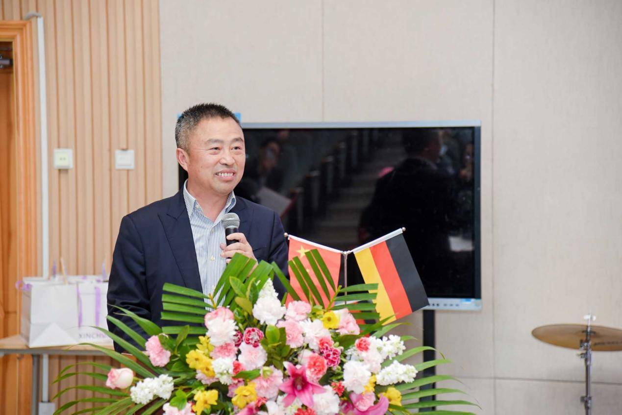 萬里之約！德國最古老中學打卡新川外國語