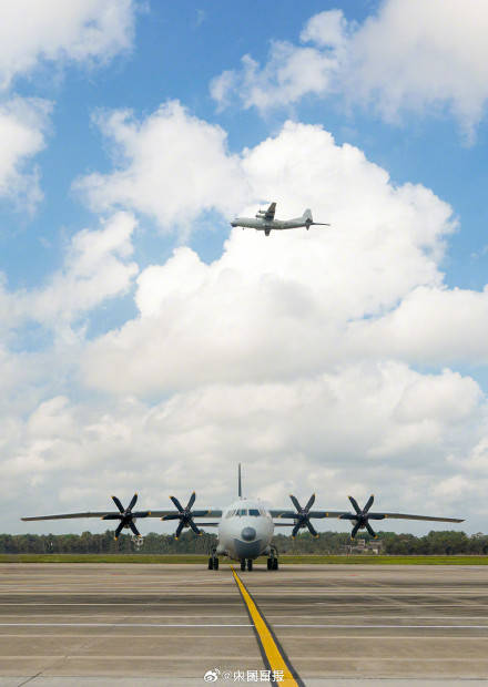 轉存收藏！藍天白雲和戰機太適配了